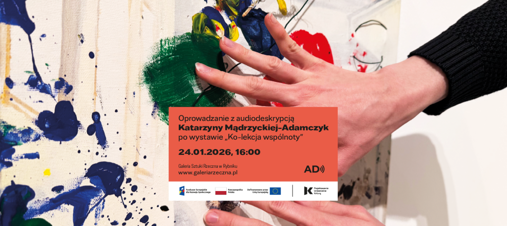 Dłonie dotykające fakturalnego obrazu z wyraźnymi, kolorowymi plamami farby na jasnym tle. Na grafice umieszczono zaproszenie na oprowadzanie z datą i miejsce, logotypy grantodawcy i oznaczenie audiodeskrypcji.